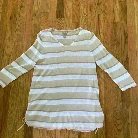 Chicos Lightweight Pullover V neck Sweater Size M Tan White Stripes Hip Ties - Picture 7 of 11
